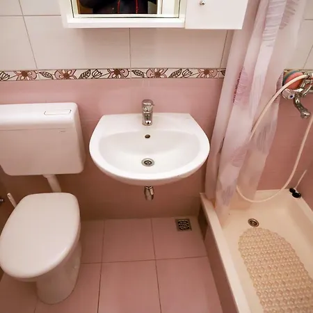 Pezo Apartament *